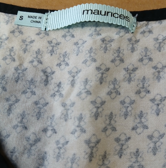 Maurices Women's Size Small Black and Cream Patterned Blouse - Picture 2 of 8